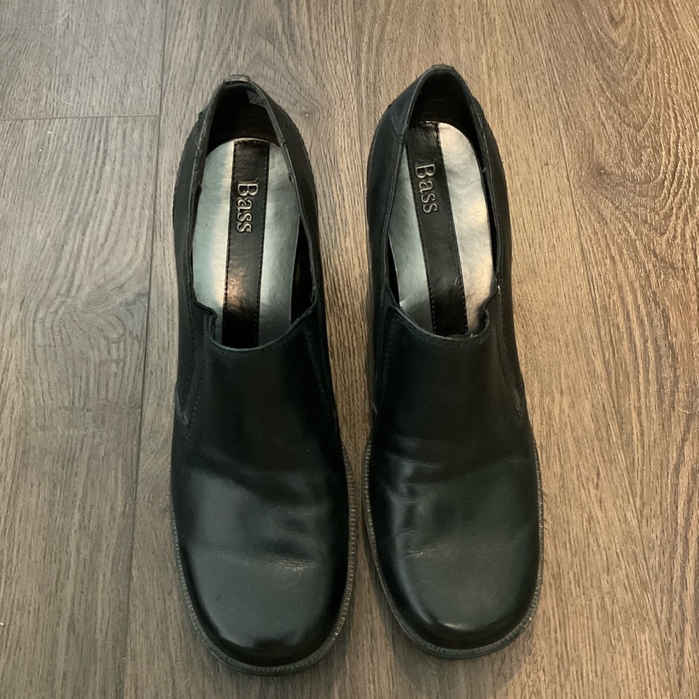 Bass Round Toe Heeled Loafers